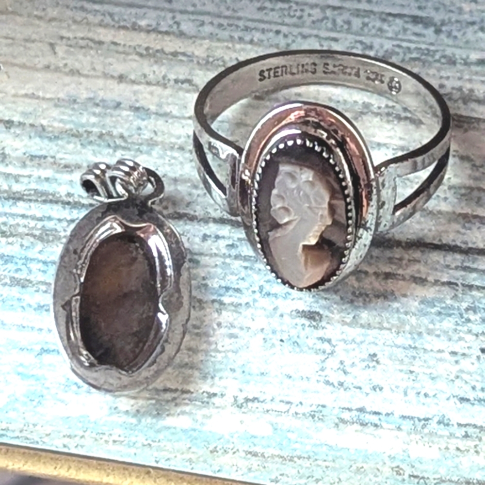 Vintage "Sarah Coventry" Cameo Sterling Marked Ring & Pendant Set - Picture 4 of 7